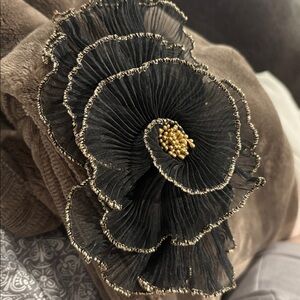 Layered Black & Gold Ruffled Hair Clasp
Light Weight/ New/ 8” wide